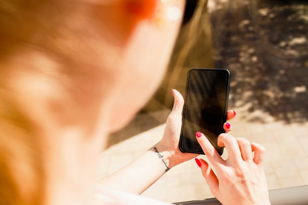 Look over lady s shoulder at iphone in her elegant hands 1304 3059